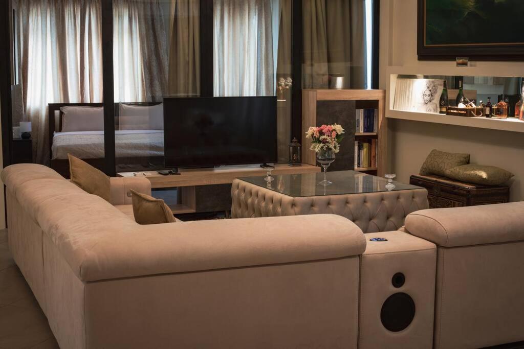 Λabirinthia Apartment เอเธนส์ ภายนอก รูปภาพ