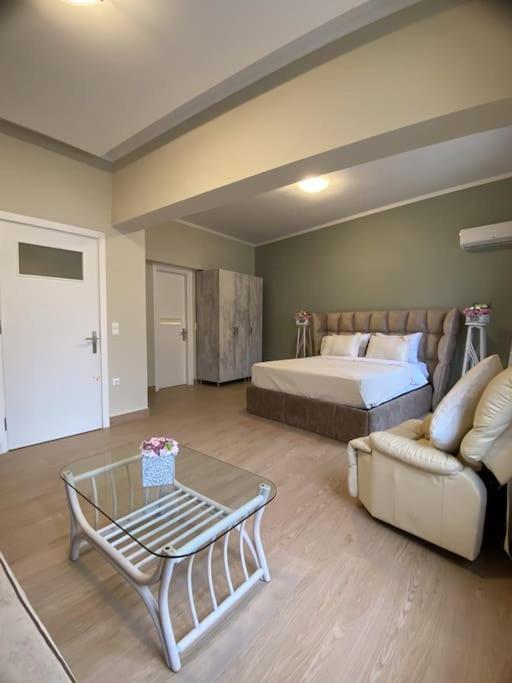Λabirinthia Apartment เอเธนส์ ภายนอก รูปภาพ